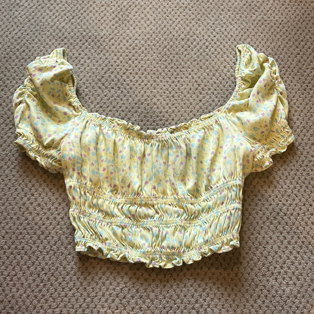 super cute zara puffy sleeve top